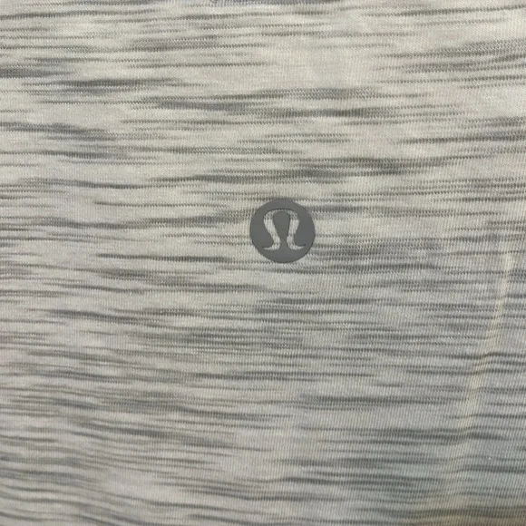 Women's Size 6 lululemon casual/workout shirt - Picture 3 of 6